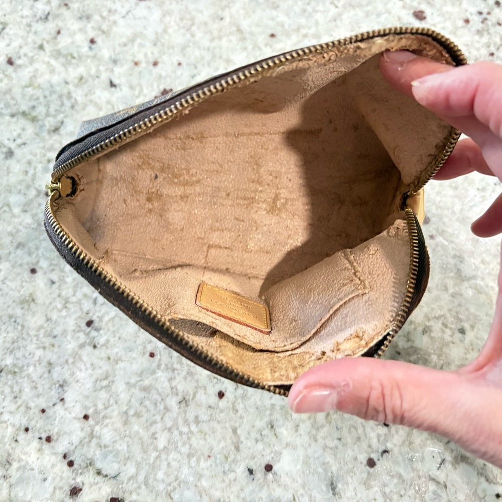 Louis Vuitton Monogram Cosmetic Pouch - Picture 6 of 9